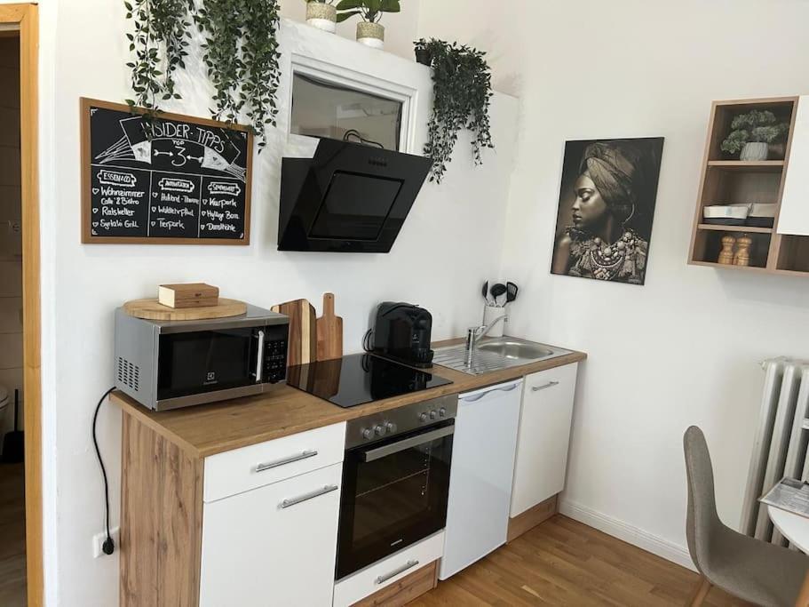 2 Mercedes Balkon Zentrum Parkplatz