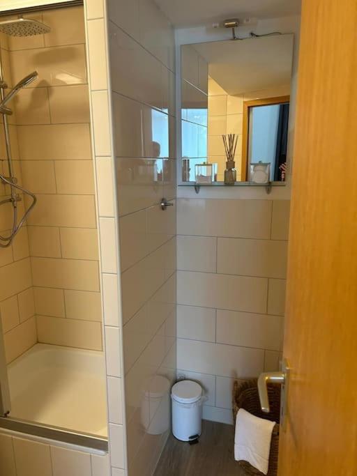 2 Mercedes Balkon Zentrum Parkplatz Appartement